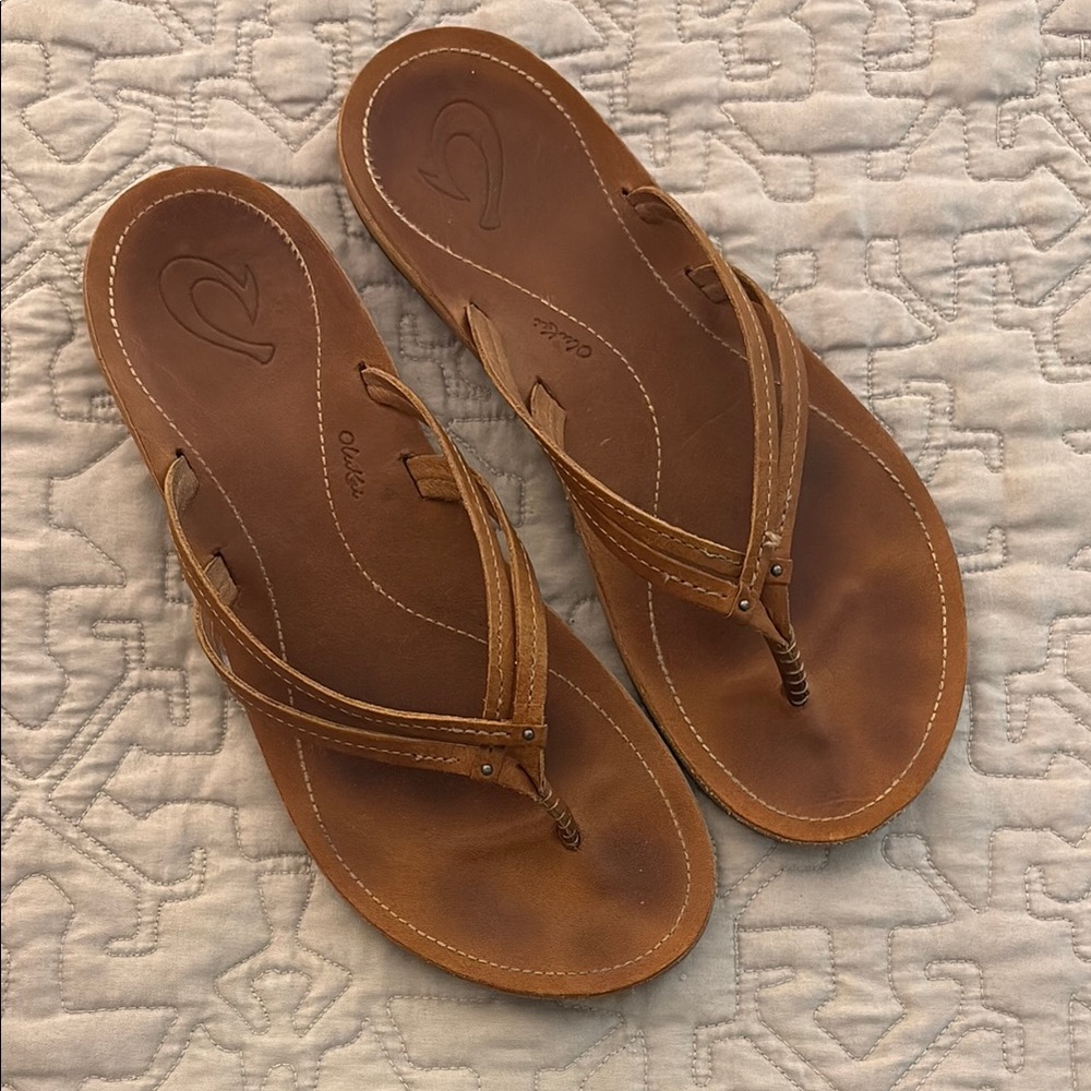 OluKai Women's Brown Leather Flip flops